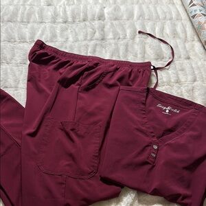 Easy Stretch Wine Scrub Set large